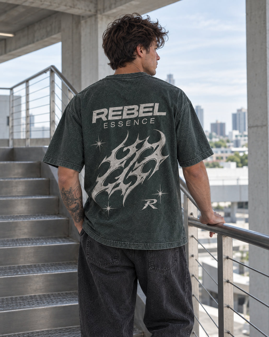 Model mit Burn-Backprint von hinten
